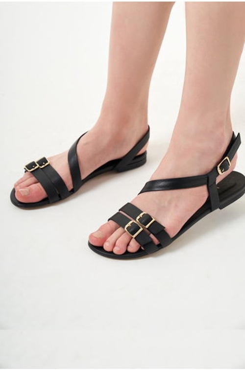 Mizalle Buckle Leather Sandals