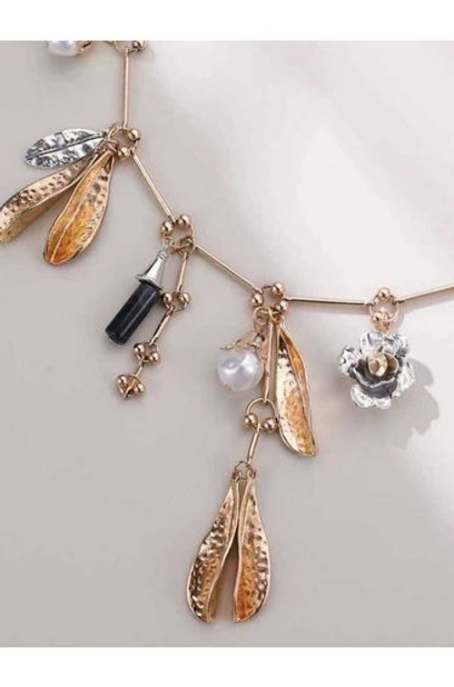 Gold Pendant Necklace product thumbnail 4
