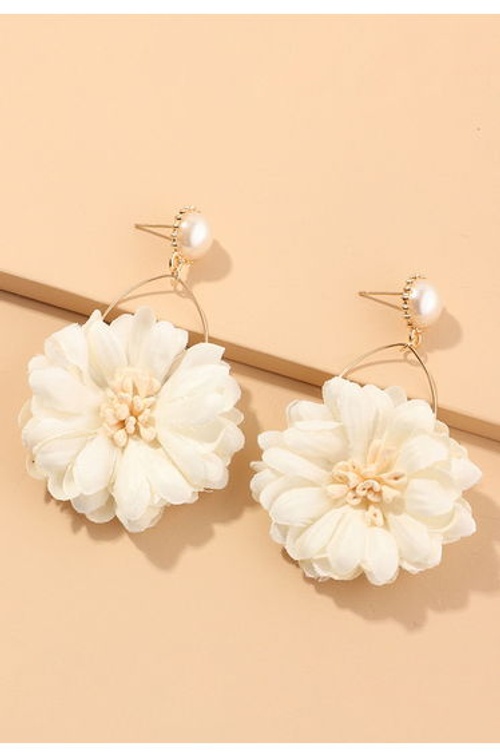 Captivating Blossom Pearl Earrings in Cream product thumbnail 3